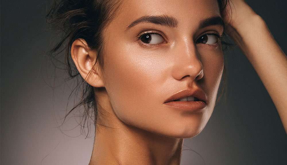 Radiant Glow Veil: Primer, Illuminisor & Moisturiser in One | INIKA Organic US | 01